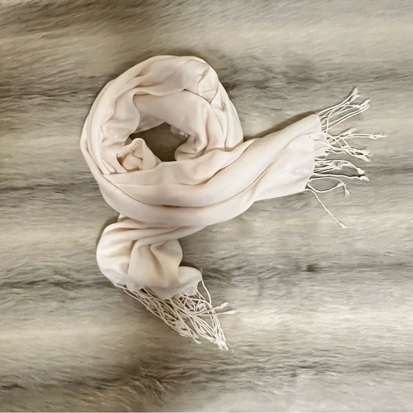 SAACHI Accessories - New SAACHI STYLE Off White Large Tasseled Scarf Wrap Rayon Tasseled 62”x30”